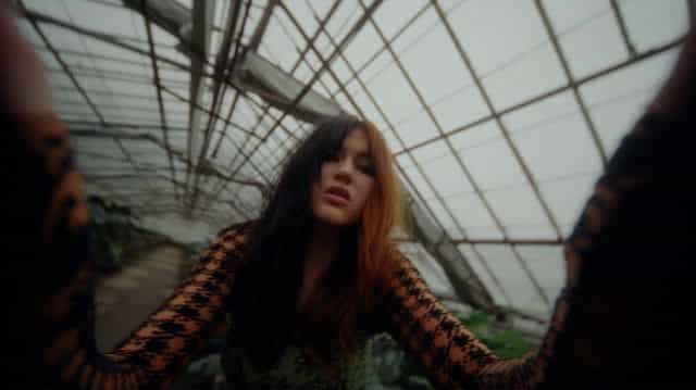 luv starved Lyrics - GAYLE