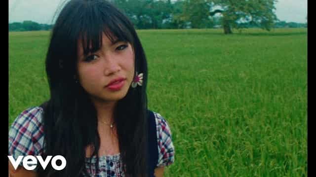 Glue Song Lyrics - beabadoobee