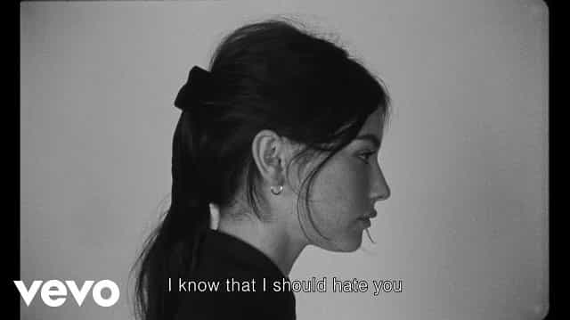 I should hate you Lyrics - Gracie Abrams