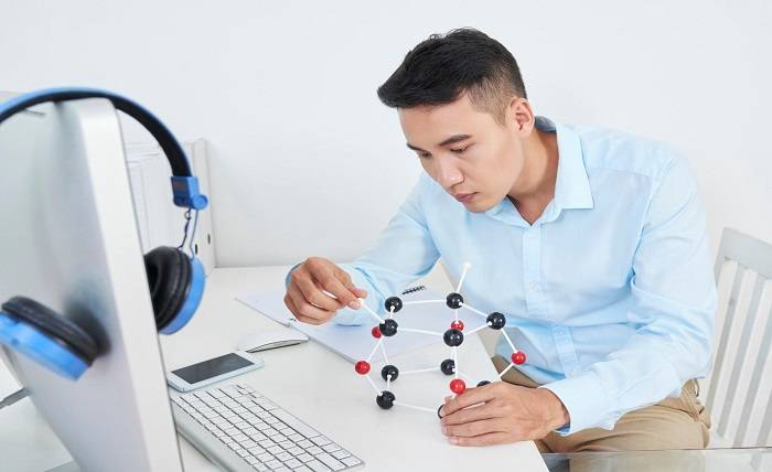 Addressing Common Challenges in Designing Plastic Molds for Complex Parts Addressing Common Challenges in Designing Plastic Molds for Complex Parts