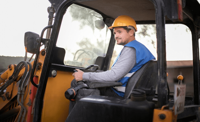 The Heavy Lifters Operators: Their Role and the Earthmoving Operations The Heavy Lifters Operators: Their Role and the Earthmoving Operations