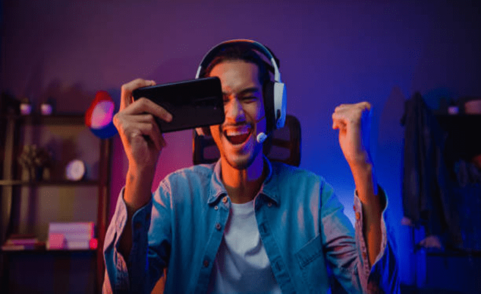 Why Experts Always Register to Prepare Game Reviews
