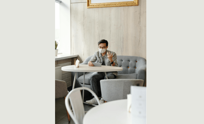 How Online Therapy is Revolutionizing Mental Health Care: A Critical Perspective How Online Therapy is Revolutionizing Mental Health Care: A Critical Perspective