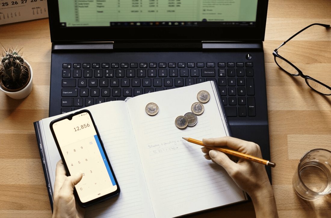 How to Make Smart Financial Decisions and Stay on Track with Social Media How to Make Smart Financial Decisions and Stay on Track with Social Media