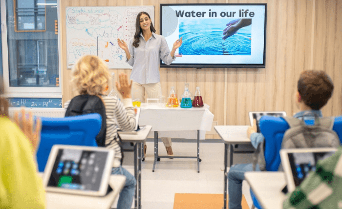 Enhancing Learning Environments: The Rise of Digital Signs in the Classroom Enhancing Learning Environments: The Rise of Digital Signs in the Classroom