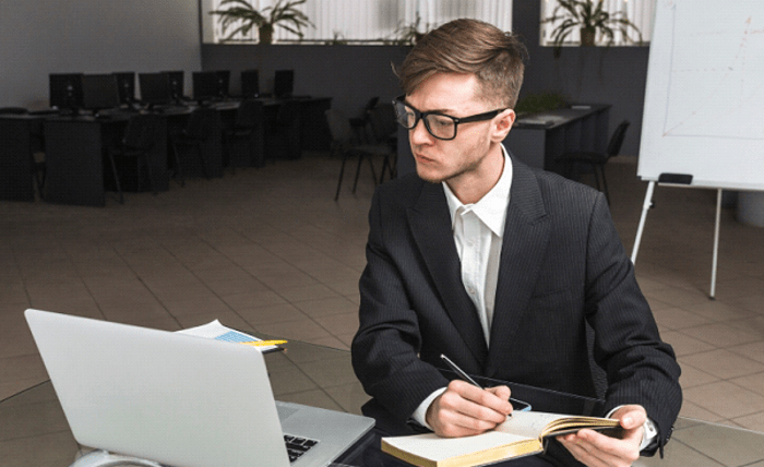 Why Digital Signage Beats Posters in Today’s Dealerships Why Digital Signage Beats Posters in Today’s Dealerships