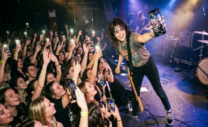 How Instagram Is Changing the Way Artists Connect With Fans How Instagram Is Changing the Way Artists Connect With Fans
